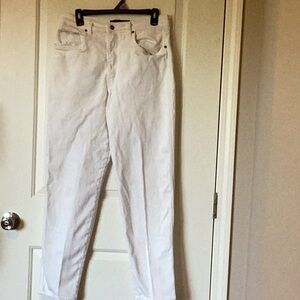 Gloria Vanderbilt stretch white Jeans boot cut size 16 med lngth  in good shape
